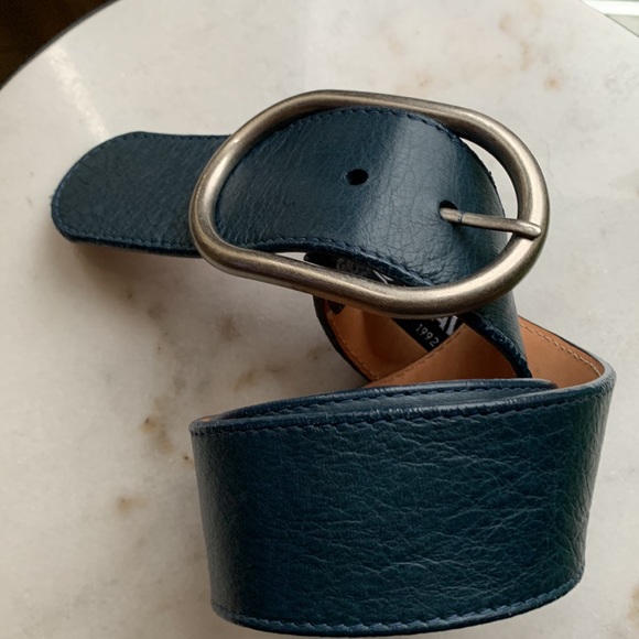 🇨🇦BRAVE leather belt with silver tone modern buckle - Picture 4 of 11